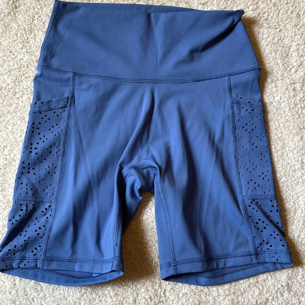 Aerie chill play move bike shorts with pockets
